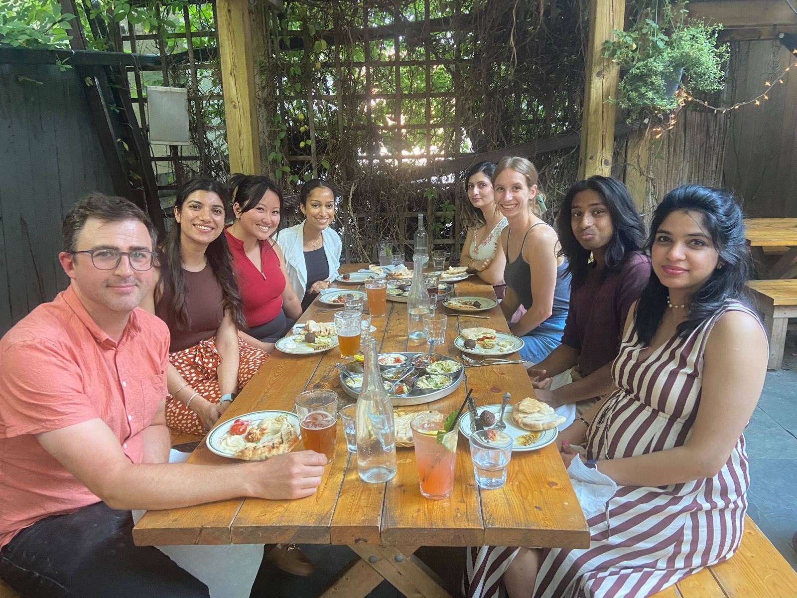 Harding Lab members eating lunch together around a table
